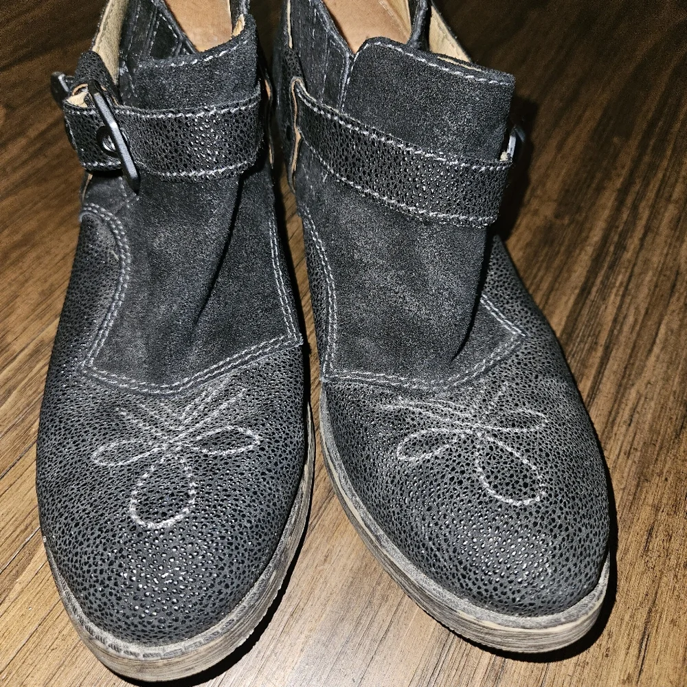 Naya Black Leather Ankle Boots Embroidered Western Buckle Accents Women's 8M